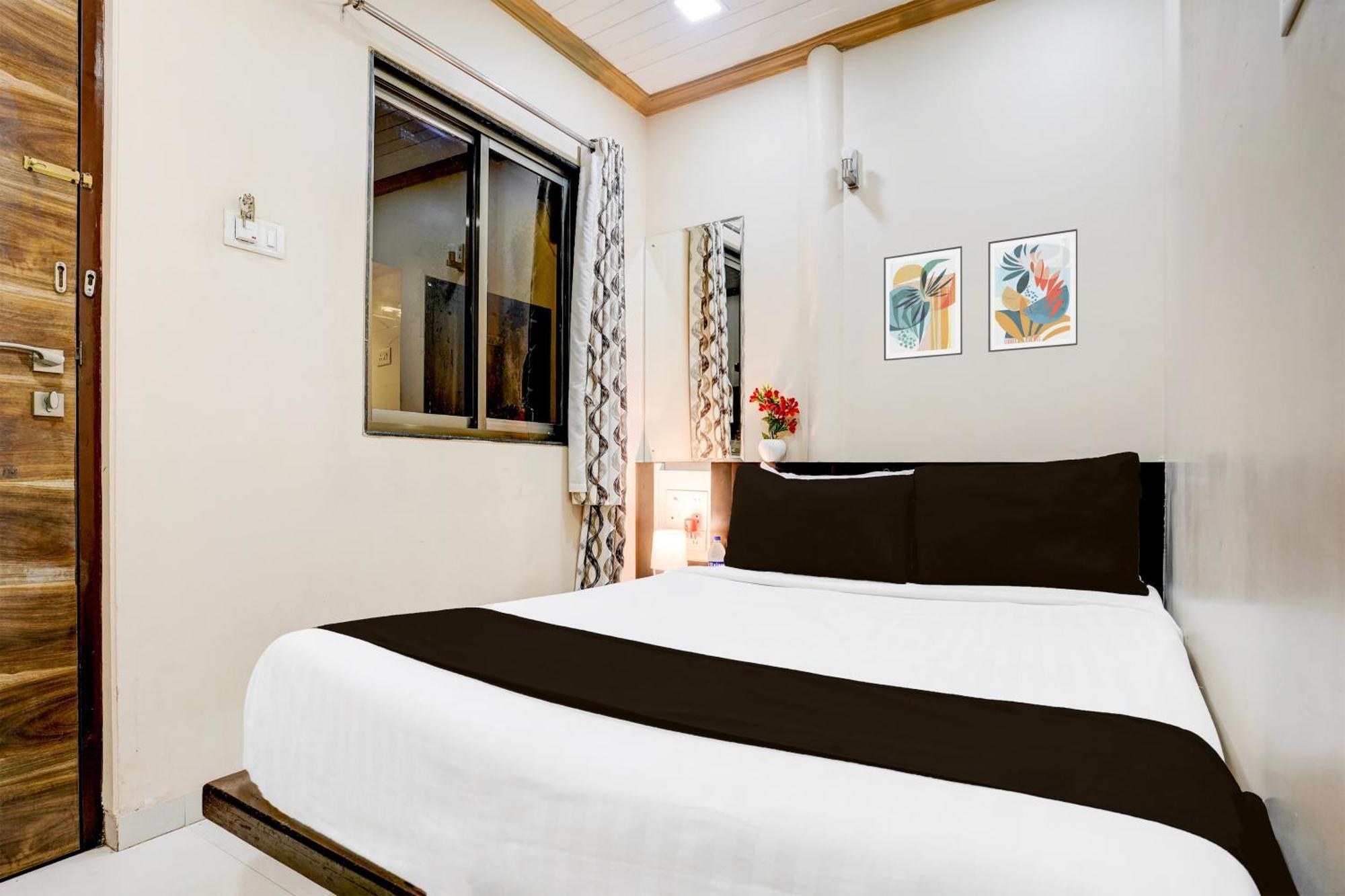 Airport Metro Hotel Мумбаи Экстерьер фото